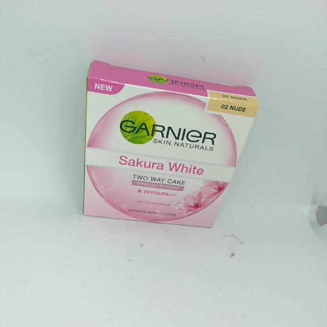 Garnier sakura white two way cake pinkish bright