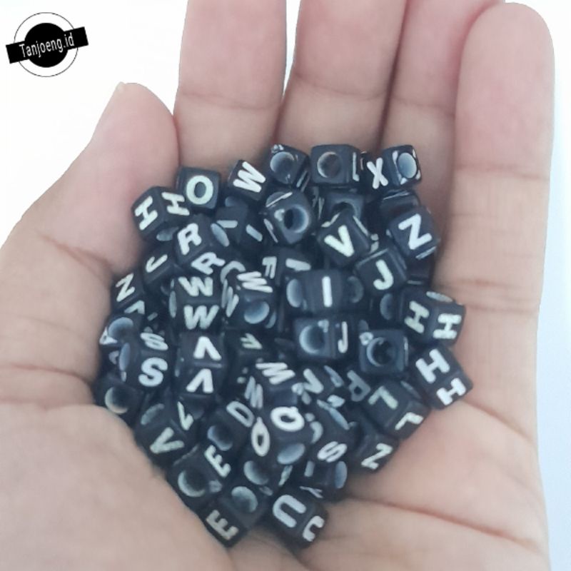 100 Pcs Manik Manik Mote Huruf Kotak Hitam Putih Mute Huruf Dadu Manik Alfabet