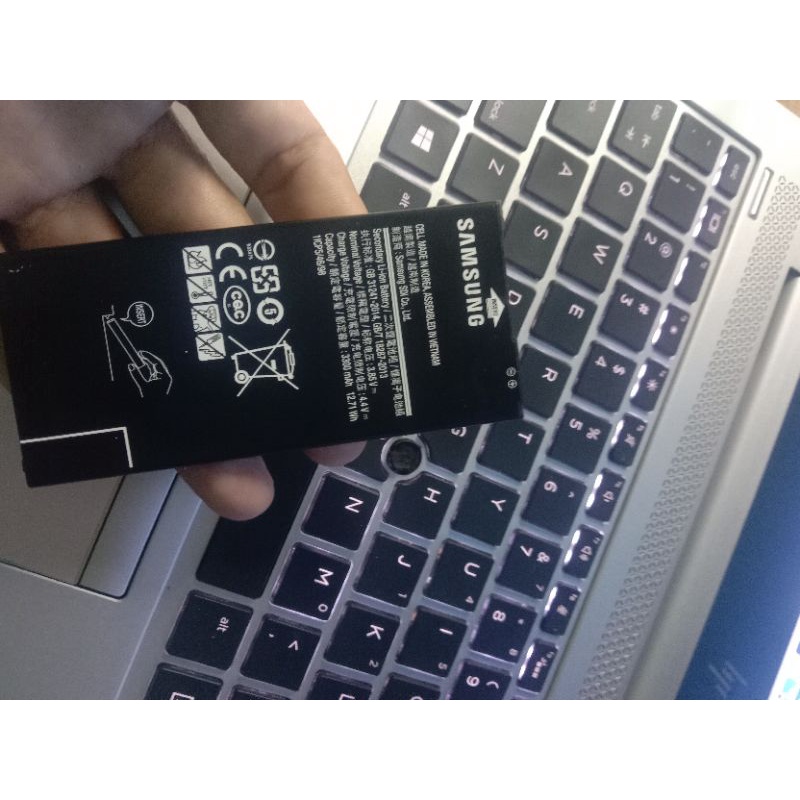 Batrai original copotan mesin Samsung j7 prime,masih bagus dan normal