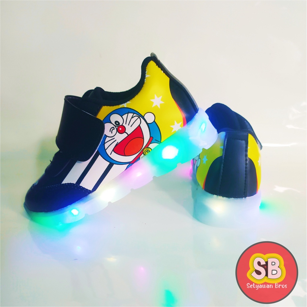 Sepatu sneaker lampu led mtif dora emon terbaru cod 1-5 thn