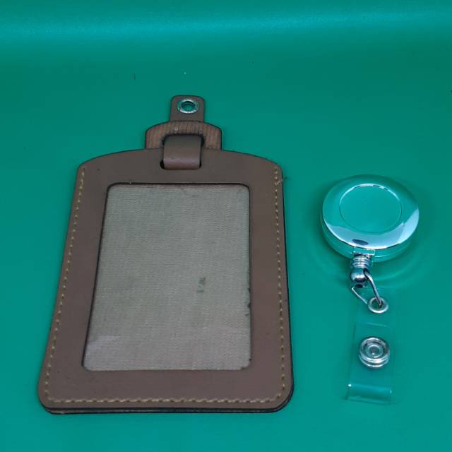 

Satu set Nametag kulit dan gantungan id card holder bahan kulit sintesis
