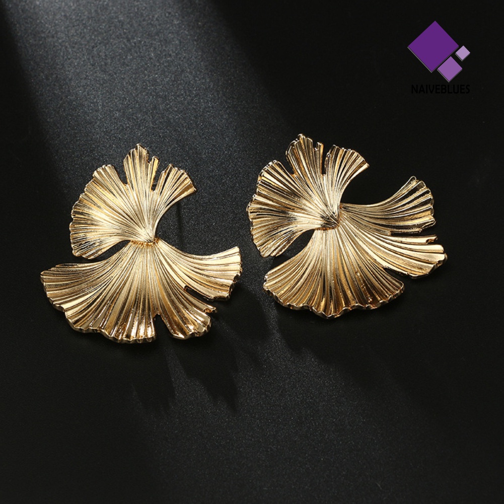 Anting Stud Bentuk Daun Ginkgo Irregular Gaya Vintage Untuk Wanita