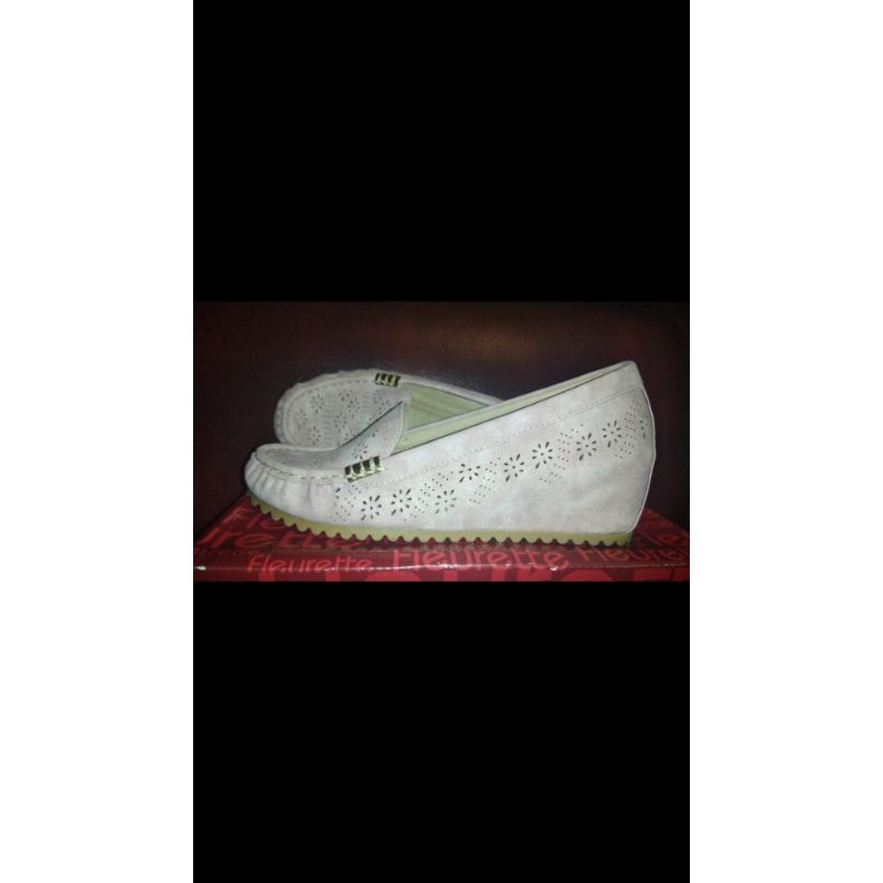 Preloved sepatu fleurette, pink size 37
