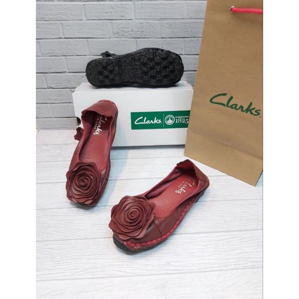 Clarks bunga rose / Sepatu wanita clarks flat bunga besar