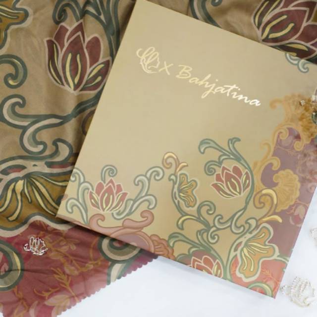 Heaven Lights x Bahjatina
Shaheen Scarf - Tin