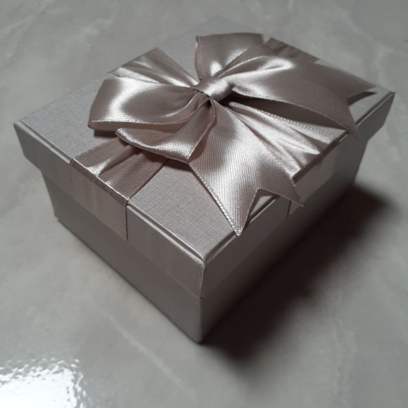 GIFTBOX CANTIK ABU SILVER KOTAK HADIAH SPESIAL