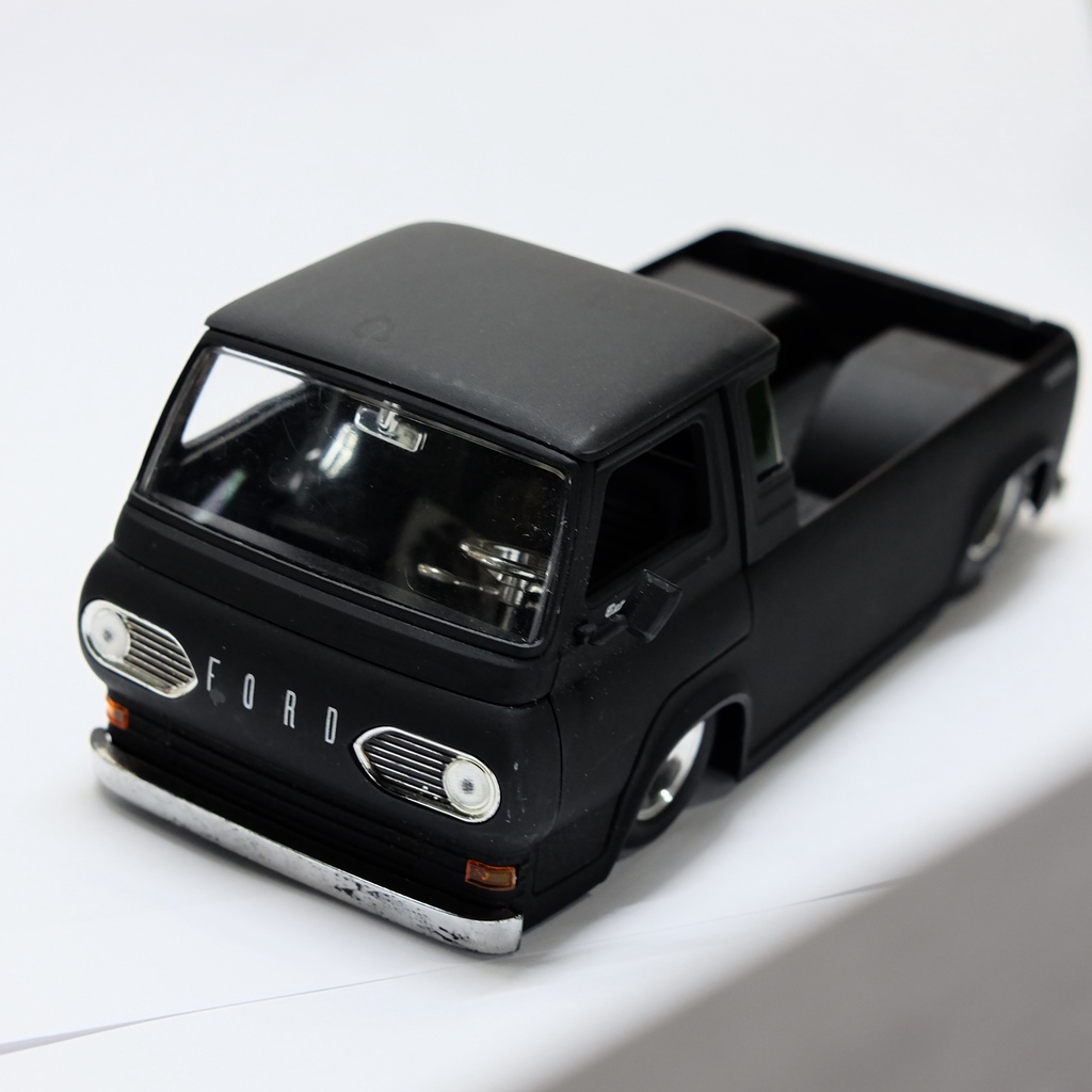 JADA DUB CITY Ford EconoLine Hitam 1:24 - Diecast
