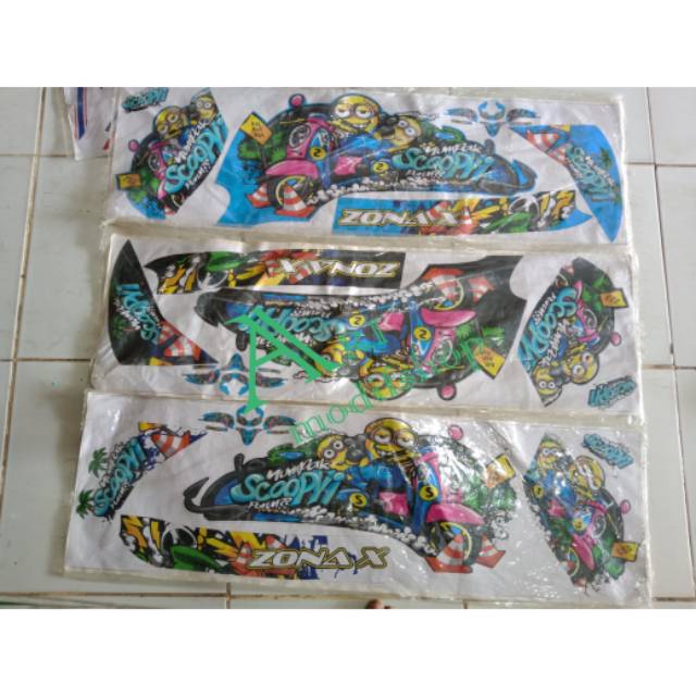 Striping scoopy motif minion