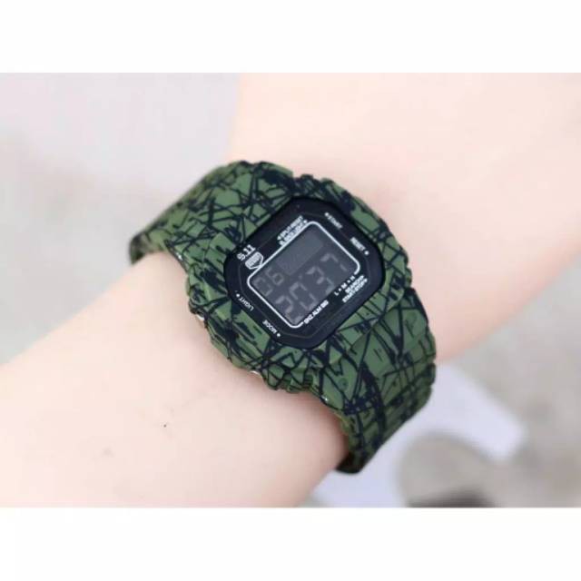 COD bayar di tempat Jam Tangan Pria/Wanita Kasual Sporty Segi Digital Strap Rubber Loreng S27