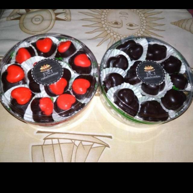 

Coklat isi kacang mede