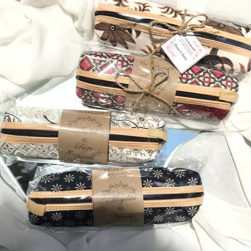 

SOUVENIR wadah pensil batik tempat pensil tempat brush makeup