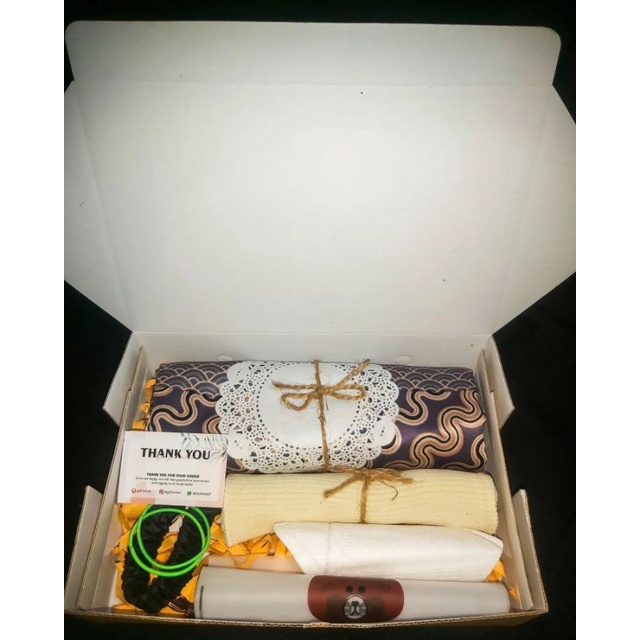 

HAMPERS | GIFTBOX | KADO HIJAB JEMBER