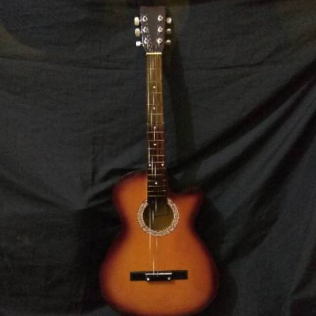 Gitar akustik Yamaha sunbers