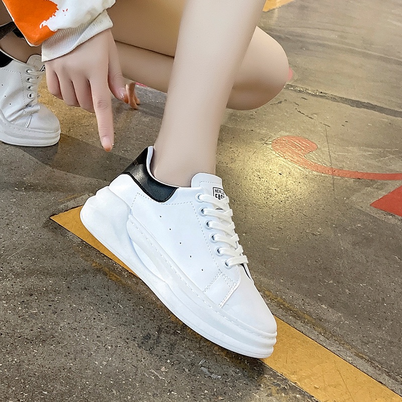 【CUCI GUDANG 】Sepatu Sneakers wanita putih Korea baru siswa bersol tebal sepatu olahraga kasual bernapas