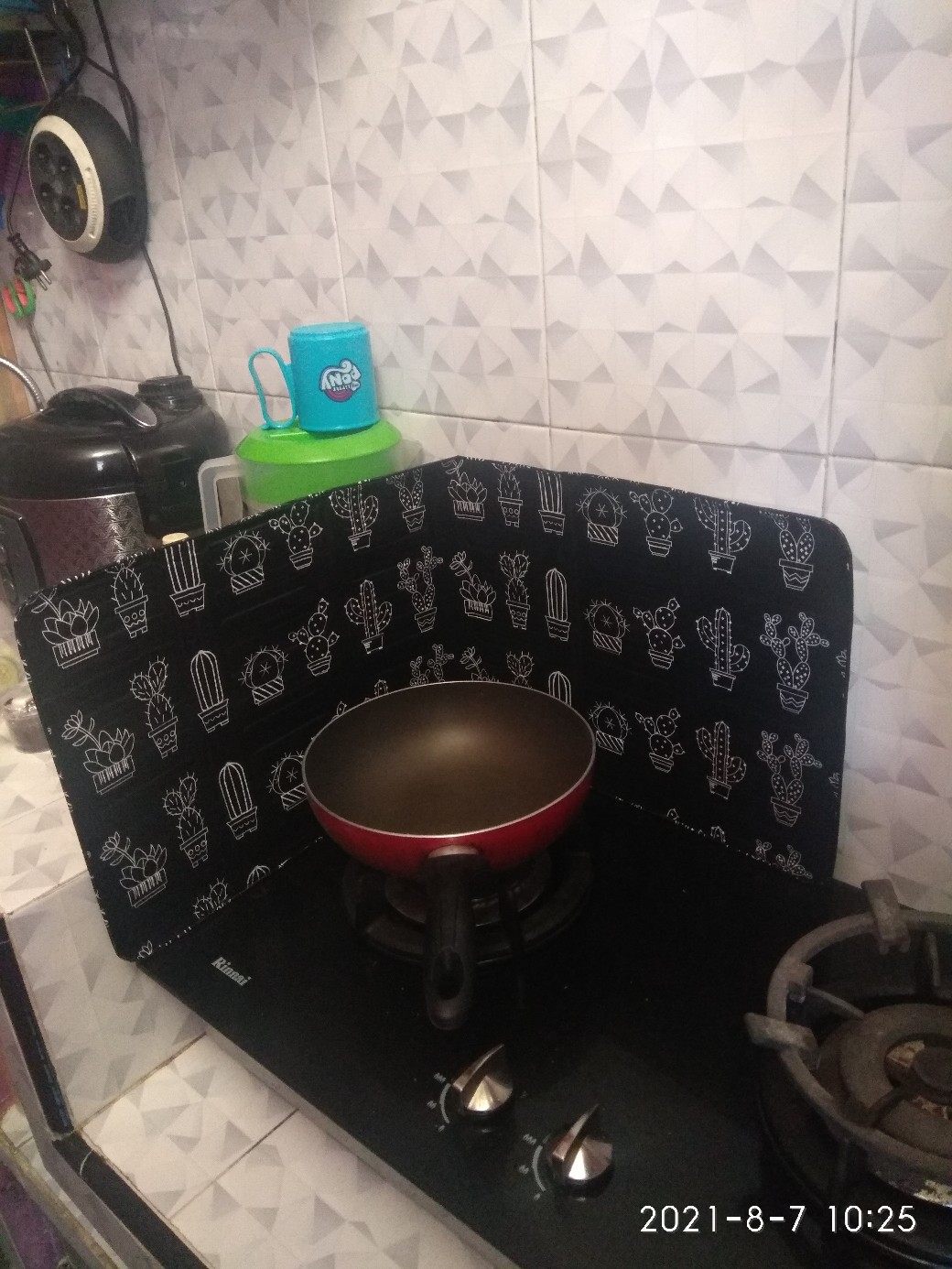 Pelindung Penutup Kompor Aluminium Anti Api Cipratan Minyak Alat Dapur