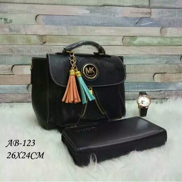 Tas Paket MK Zipper Hitam