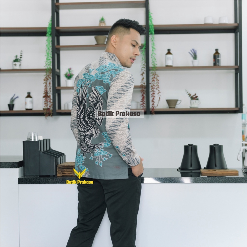 Kemeja Batik Prakasa Motif Mega Garudo Ireng Slimfit Lengan Panjang Batik Solo