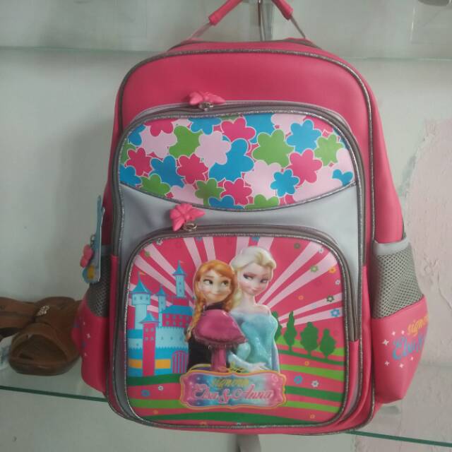 Tas sekolah ada mantelnya