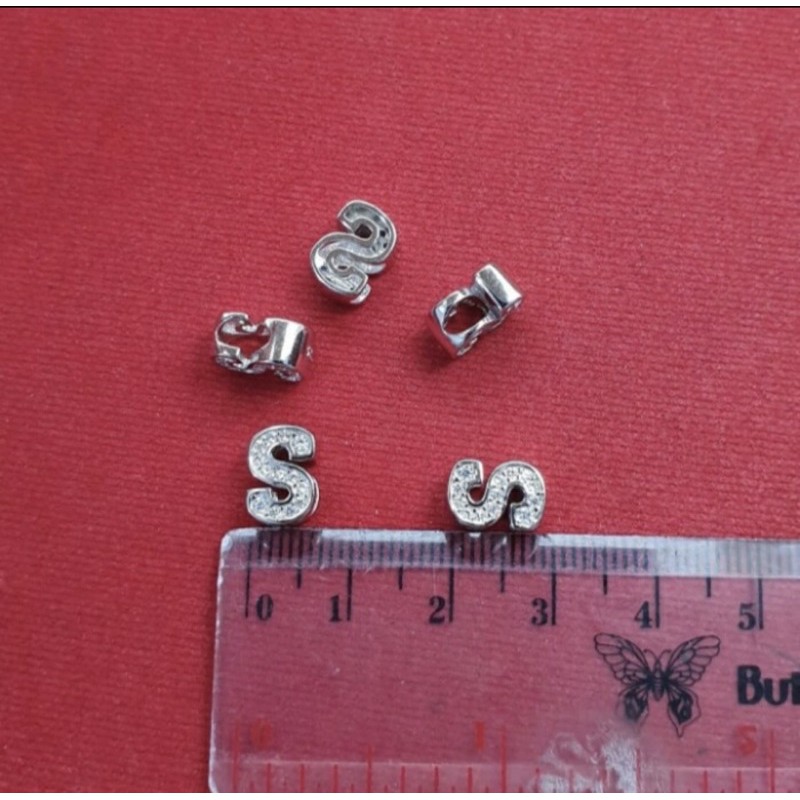 Liontin huruf S liontin inisial S liontin perak 925 lapis emas putih S344
