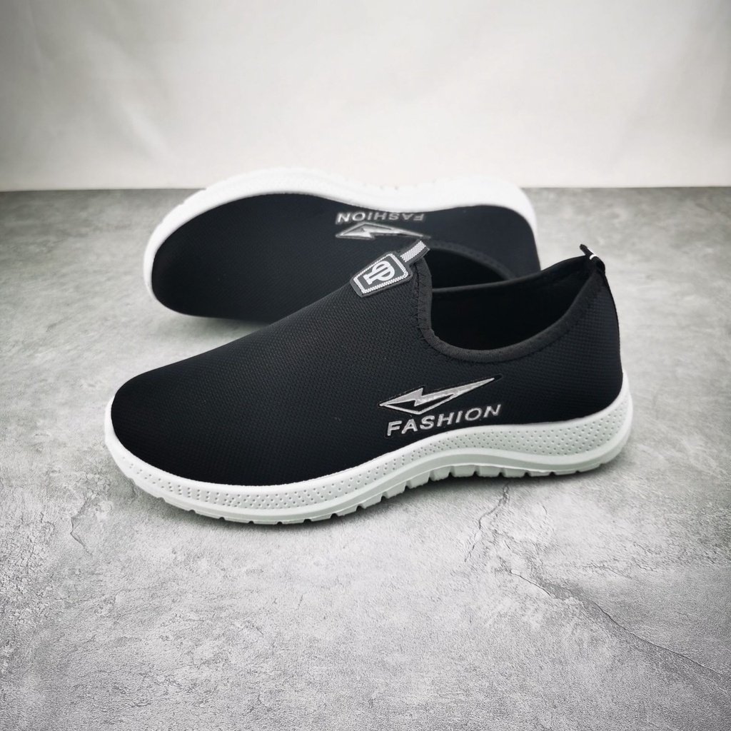 IMPORT SEPATU SLIP ON SPORTY FASHION SLOP PRIA !!! FREE BOX KAOS KAKI - 2 WARNA