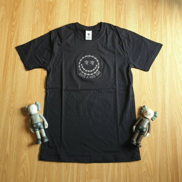 Kaos Mcf.supply.co black gambar emoticon senyum depan