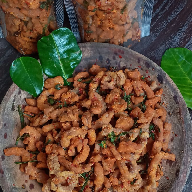 

USUS CRISPY PEDAS DAUN JERUK ISI 500GR