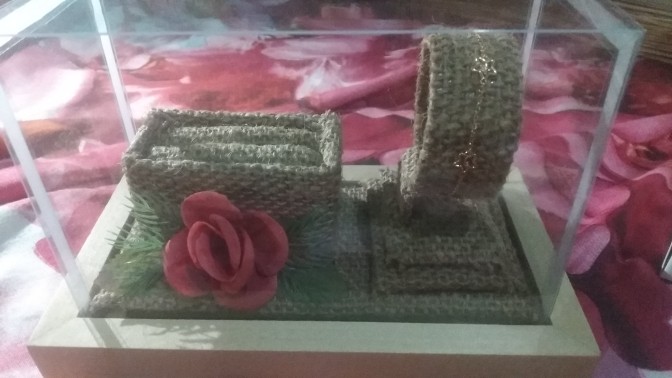 Kayu Cincin Gelang Tutup Mika Untuk Seserahan Pernikahan