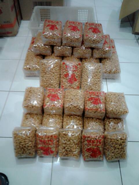 

KACANG METE GORENG 1kg A