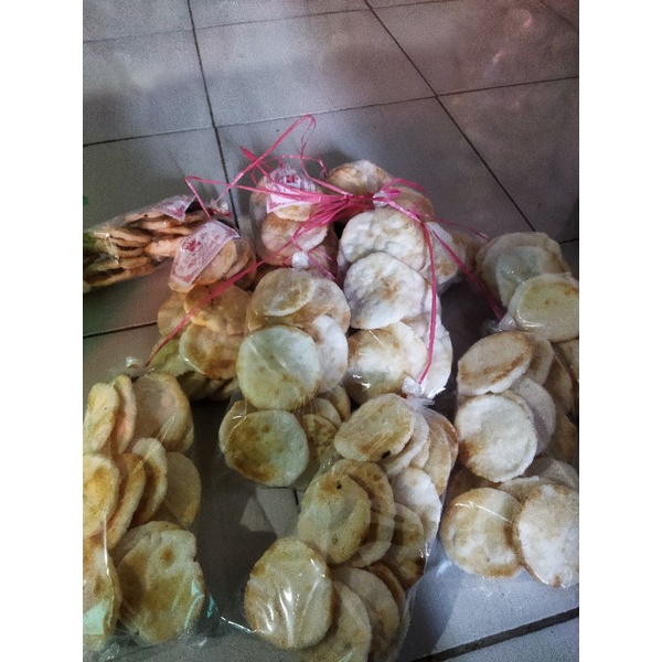 

Kemplang ikan bantet enak gurih renyah dan sambal pedas Isi 15 keping termurah