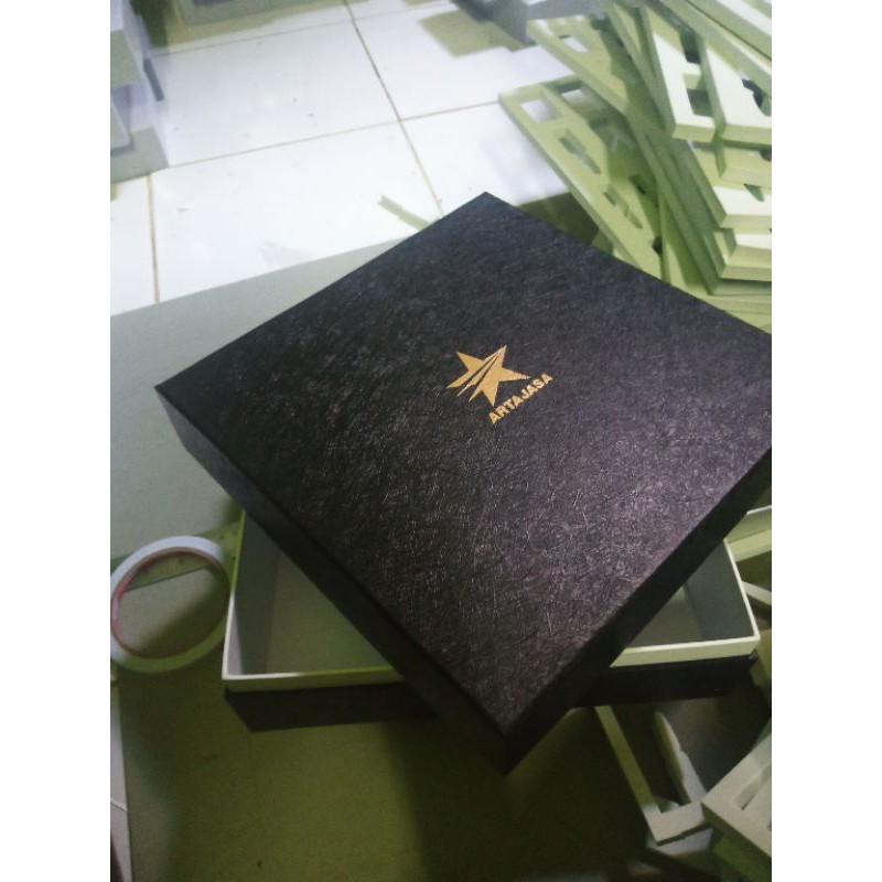 

Box ArtaJasa, Packaging Box, Hardbo Custom, Giftbox, Kotak Kado, Hampers, Hamper