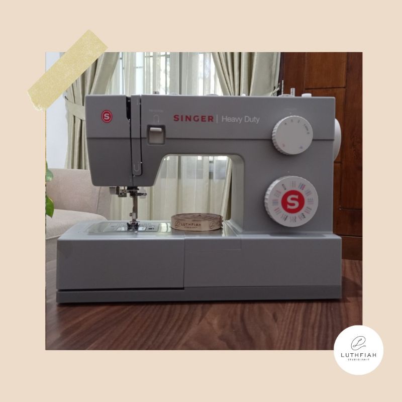 Mesin jahit portable Singer 4432