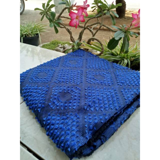 Kain tenun sutra bulu