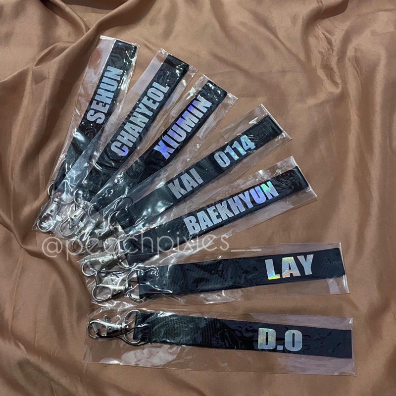 READY STRAP HOLOGRAM GANTUNGAN KPOP EXO SEHUN KAI LAY XIUMIN CHANYEOL BAEKHYUN