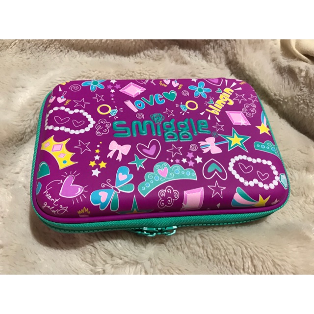 

KOTAK PENSIL SMIGGLE ORIGINAL SUDAH TERMASUK ISINYA