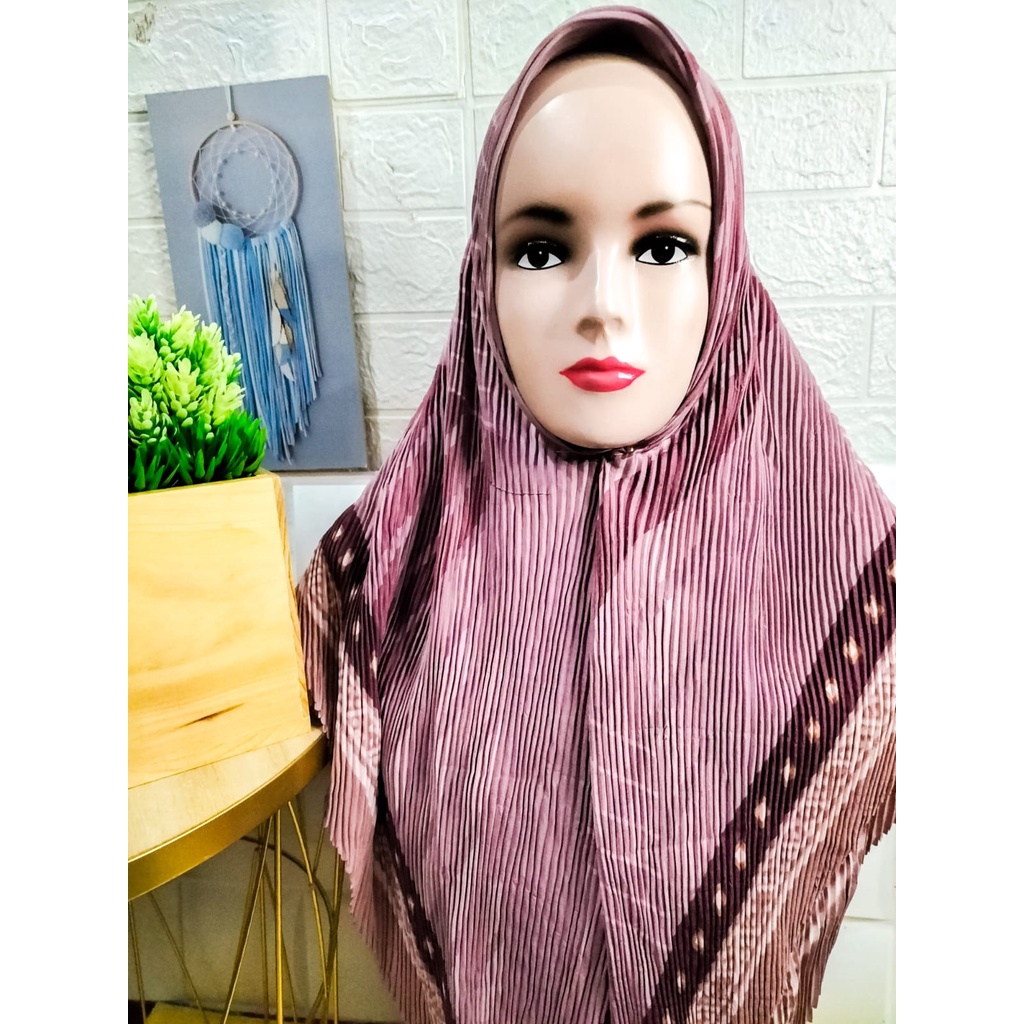 Kerudung Segi Empat Plisket Azara Motif Kurang Lebih Ukuran 110 x 110 Cm