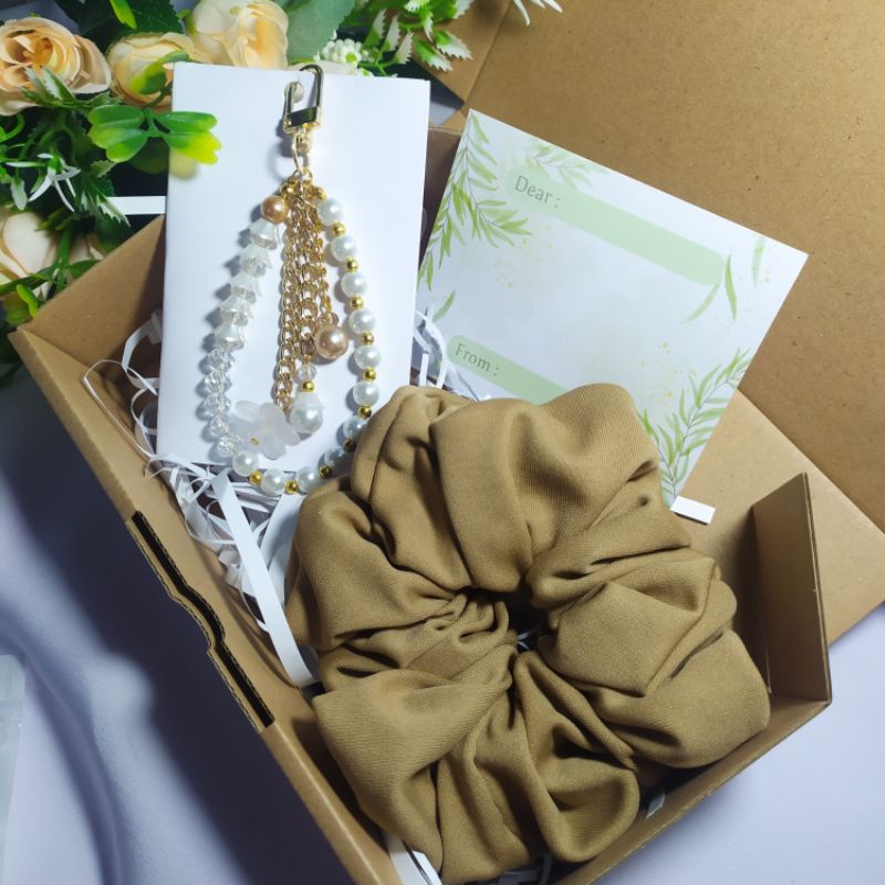 

GIFT BOX CEWEK. KADO WISUDA .KADO PERNIKAHAN .KADO CEWEK
