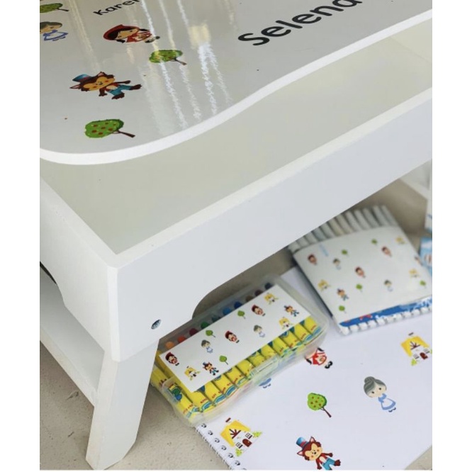 

Hampers Open table & drawing set