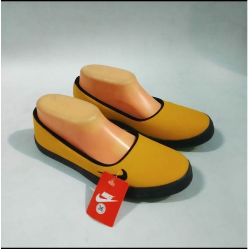 Nikee Sepatu Flat/Slop/Slip On Wanita Dewasa Standart (35 36 37 38 39 40)