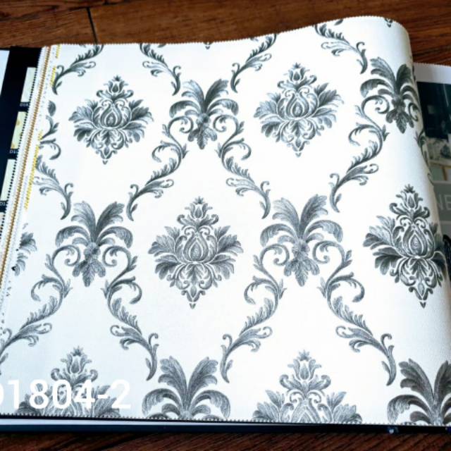 Wallpaper Vinyl Channel motif batik hitam putih