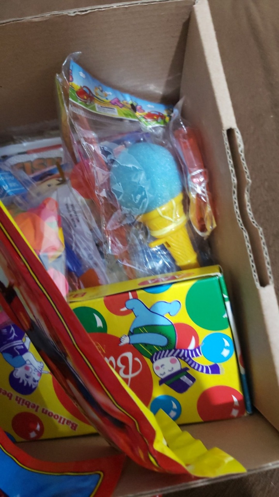 Terjun Payung Besar Dengan Pemberat Bentuk Seperti Orang Yang Lucu