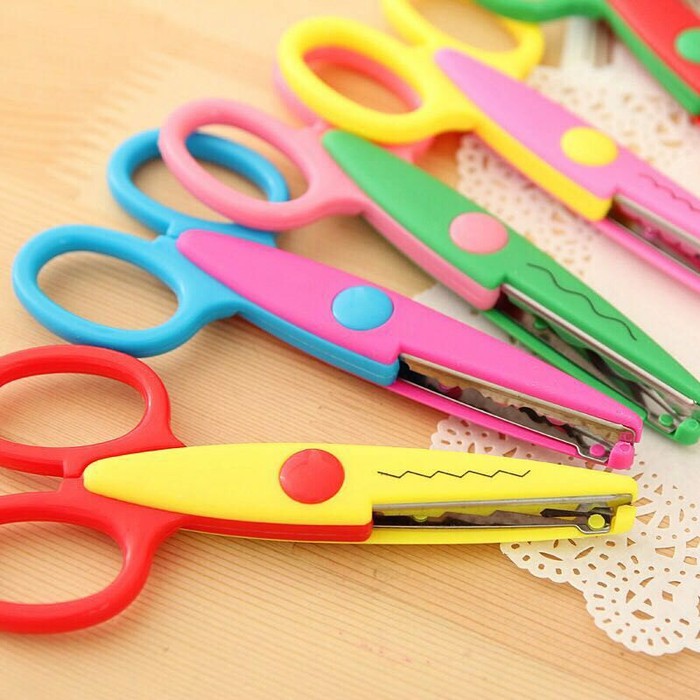 

Gunting / Scissor Zig Zag Warna Warni