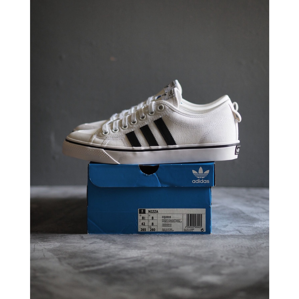 black adidas nizzas