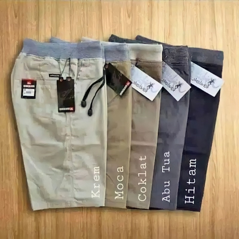 Celana Pendek Chinos Pria Dewasa