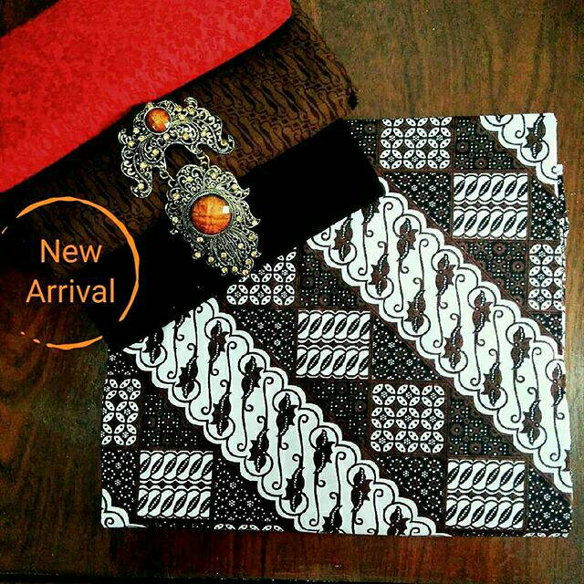 BATIK SOGAN KLASIK/TRADITIONAL BATIK
PUTIHAN CEMERLANG