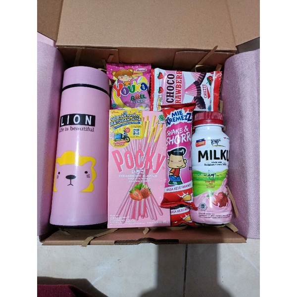 

Hampers Snack + Botol Minum Kaca