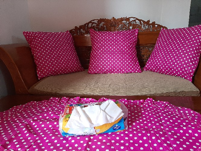 Terlaris!!! Grosir Sofa Set/ Set Tamu / Sarung Bantal Sofa 40x40 Taplak Meja Motif Pink Polka