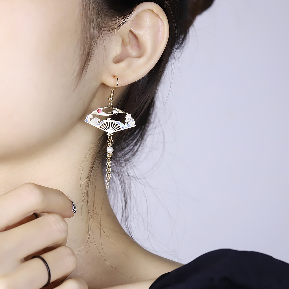 Anting Rumbai Bentuk Hollow Bahan Metal Gaya China Untuk Wanita