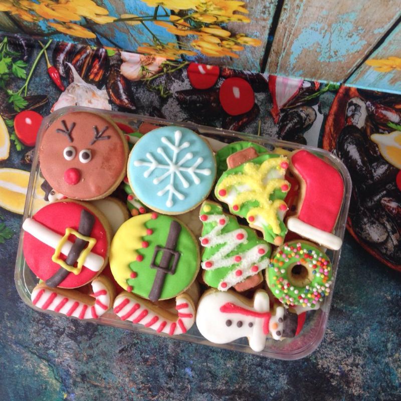 

Cookies Karakter Motif Natal - Christmas Icing Cookies (Kemasan toples 250 Gram)