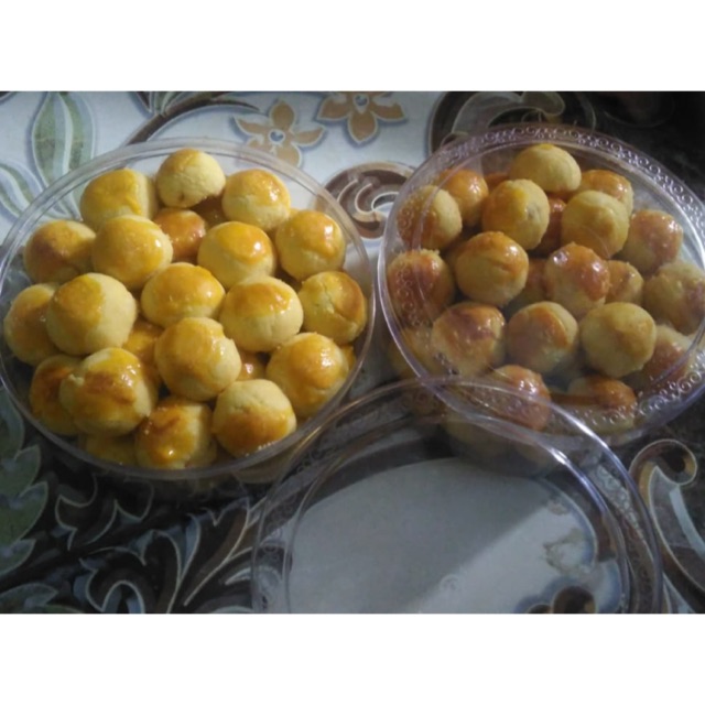 

Kue nastar toples besar atau kue kering