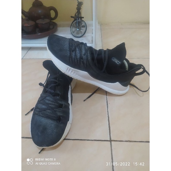 sepatu under AMOUR second